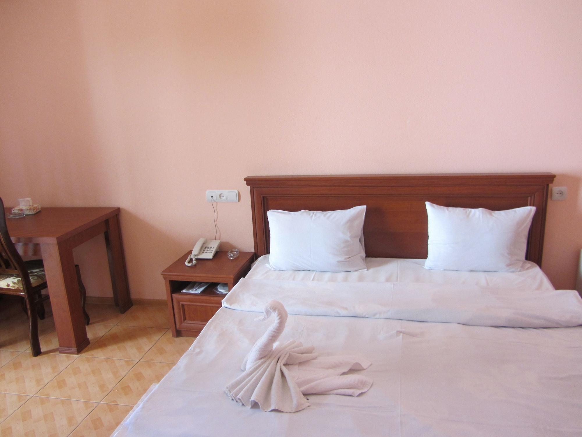 יירבאן Primer Hotel מראה חיצוני תמונה