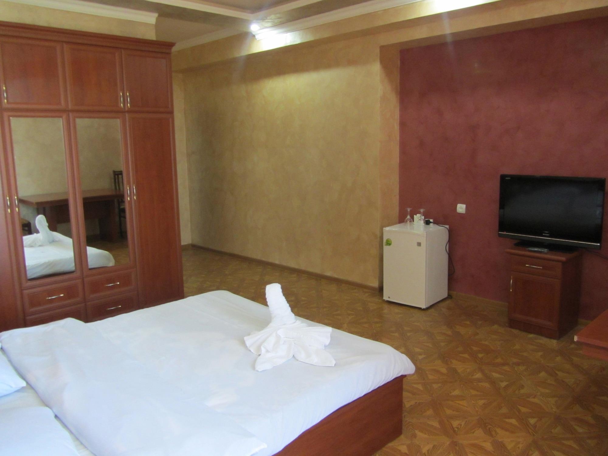 יירבאן Primer Hotel מראה חיצוני תמונה
