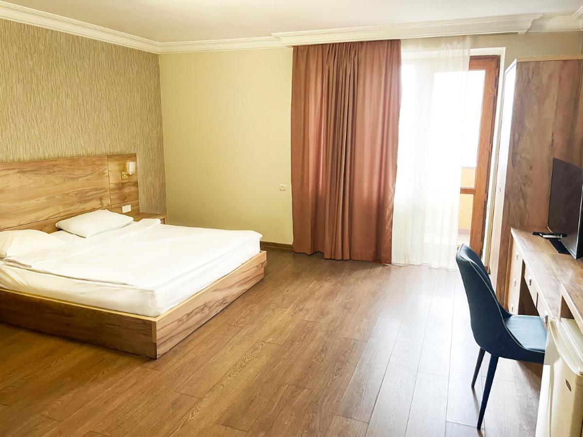 יירבאן Primer Hotel מראה חיצוני תמונה