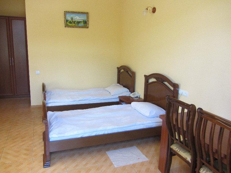 יירבאן Primer Hotel מראה חיצוני תמונה