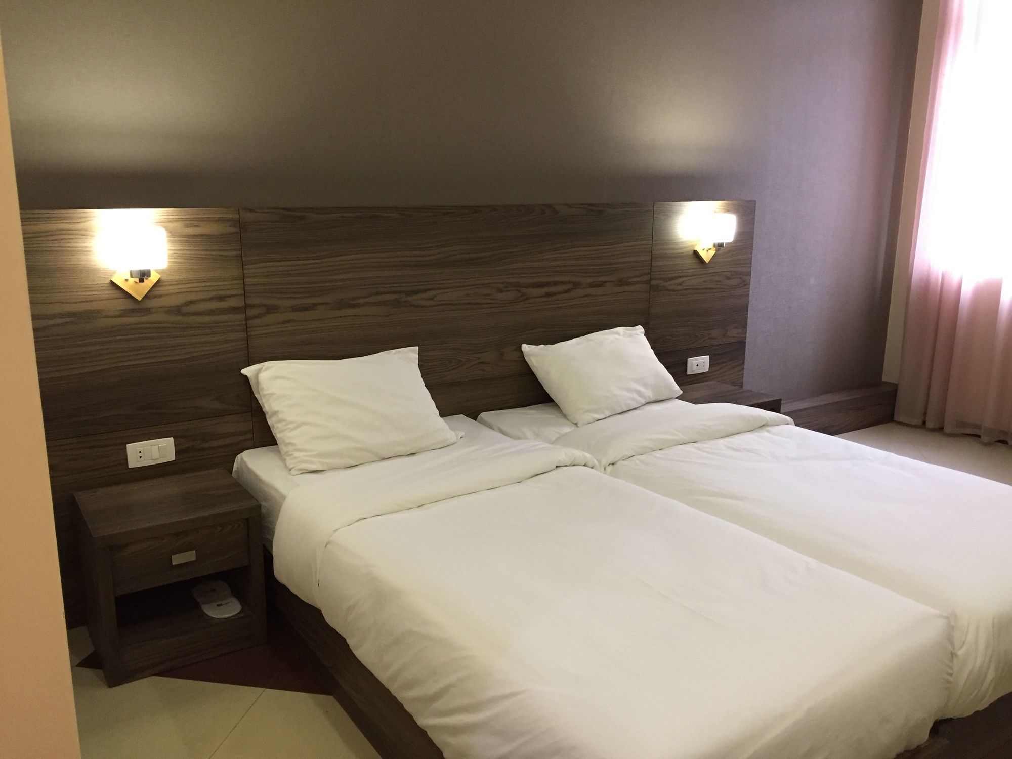 יירבאן Primer Hotel מראה חיצוני תמונה