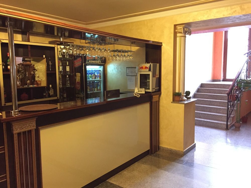 יירבאן Primer Hotel מראה חיצוני תמונה