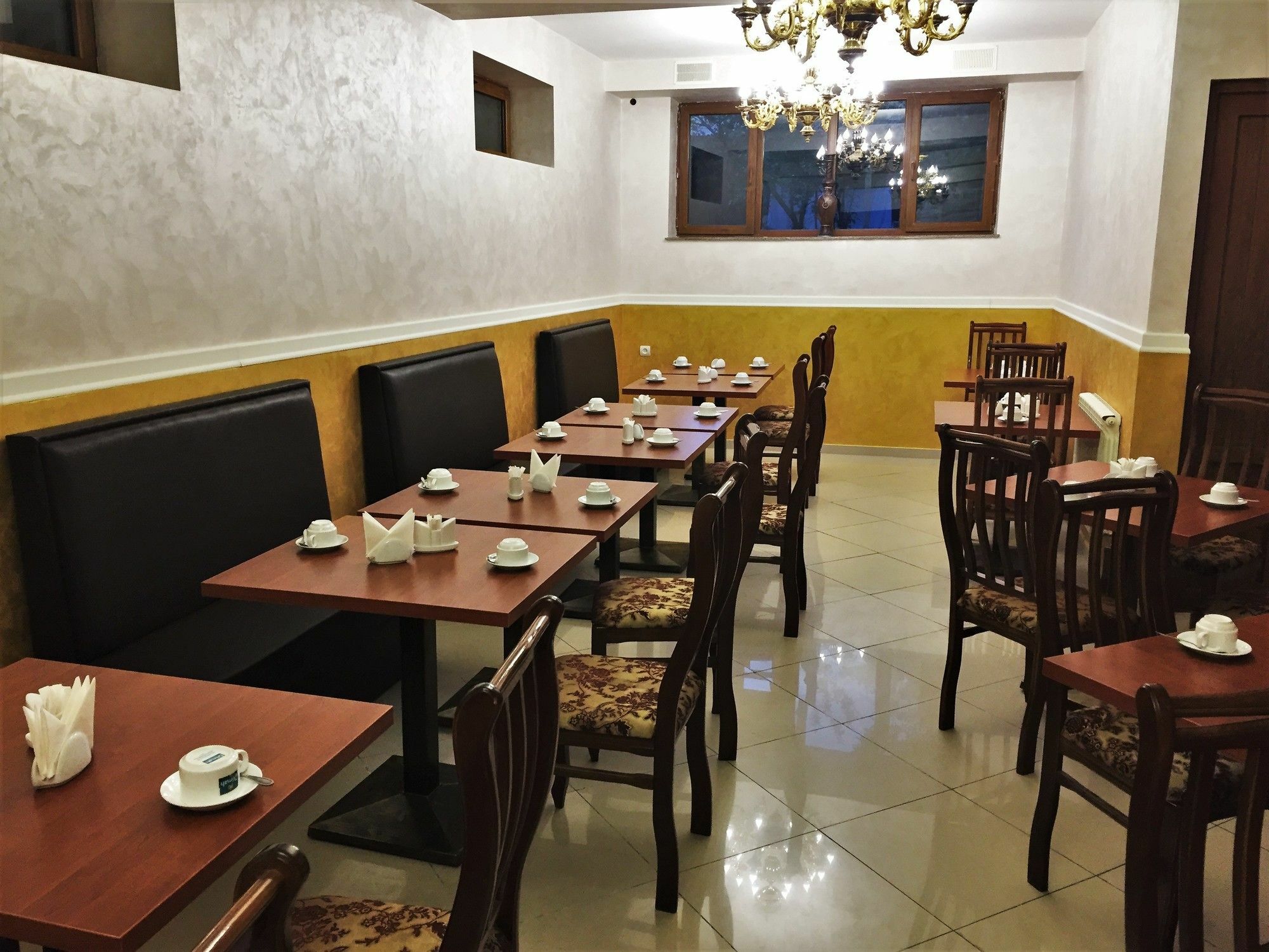 יירבאן Primer Hotel מראה חיצוני תמונה